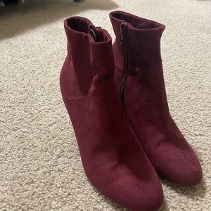 Christian Siriano maroon color heels